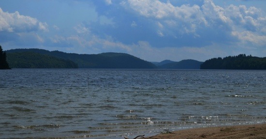 La plage du lac Preston à La Minerve.