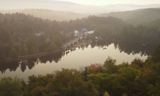Vue aérienne sur le Camp Rep de Chertsey en fin d'été.